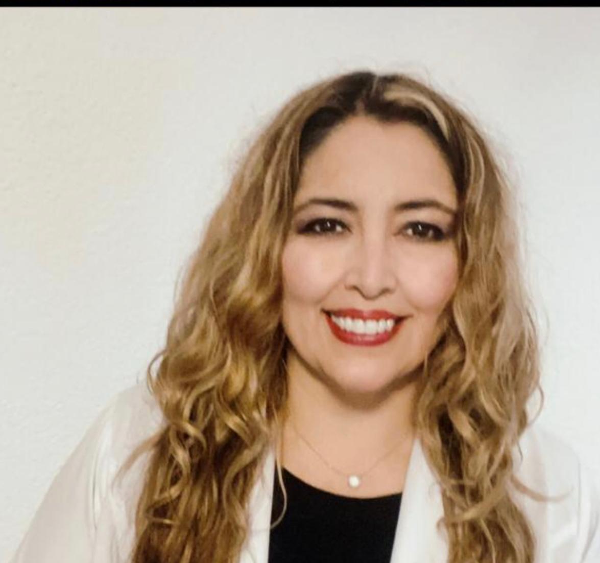 ximenaheadshot may26